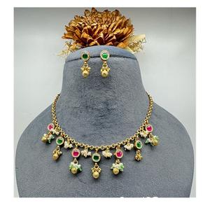 Conjunto de collar de joyería chapada en oro Kundan Simple étnico para mujeres y niñas para el aspecto real tradicional de la fiesta incluye pendientes - Product Image 2