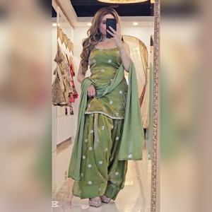 Conjunto de top de georgette premium con bordado de hilo grueso y salwar con dupatta de georgette para salidas informales, valor de reventa. - Product Image 2