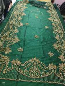 Producto de Encaje Bordado George Wrapper Hecho a Mano con un Toque Decorativo Único - Product Image 3