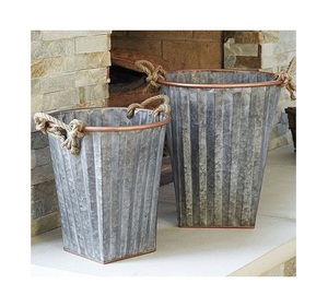 Jardinière rustique galvanisée, conteneur d'inspiration vintage, rehaussant la décoration de jardin de maison de campagne - Product Image 1