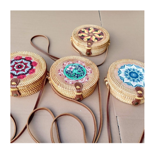 การสำรวจถุงหวายเผยให้เห็นของขวัญจากธรรมชาติให้กับแฟชั่นและการใช้งานผสมผสานงานฝีมือที่มีความทนทานเพื่อสไตล์ที่ยั่งยืน - Product Image 1