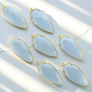 Calcédoine bleu clair forme de pointe de flèche 17x30mm pierre précieuse breloques lunette en argent 925 - Product Image 1