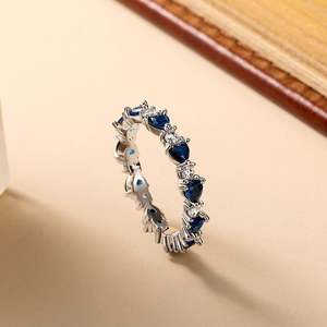 Bague d'éternité personnalisée Jeulia avec saphir taille ronde en forme de cœur - Bijoux fins romantiques - Product Image 4