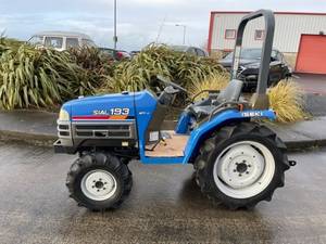 Envío Gratis SIAL TF-193 Tractor Compacto 4WD de 19.2HP, Diésel de 3 Cilindros y 1.1L, Transmisión Shuttle de 6 Velocidades, PTO de 540 RPM, Enganche de 3 Puntos y ROPS Plegable - Product Image 3