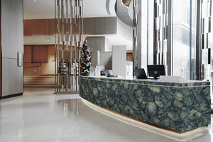 Plans de travail personnalisés pour cuisines et salles de bain en pierre de quartz artificielle, prédécoupés, style Carrara Calacata, pour projets hôteliers, ignifuges - Product Image 1