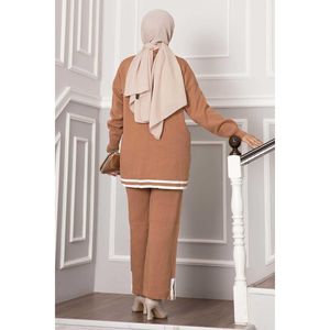 Conjunto de 2 piezas de punto Hijab detallado a rayas con cuello abotonado Camel - Product Image 2