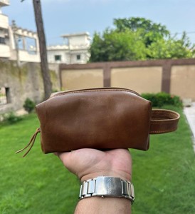 Véritable pochette en cuir Crazy Horse Multi-Functional Wash Cosmetic Case Neutral Travel Accessory Anwar Enterprises - Product Image 6