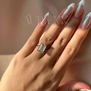 Anillo de Compromiso Solitario con Moissanita Corte Esmeralda Chapado en Oro de 14k, Regalo de Lujo para Fiesta, Boda o Aniversario para Ella, Chapado en Rodio - Product Image 1