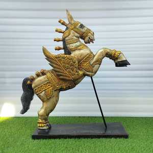 รูปปั้นม้าบินทำจากไม้ทำด้วยมือของตกแต่งบ้านวาดด้วยมือของชาวอินเดียรูปปั้นตกแต่งศิลปะโบราณ - Product Image 1