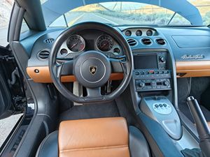 Offre exceptionnelle : Lamborghini Gallardo Coupé d'occasion 2006, propre et prête à être expédiée - Product Image 2