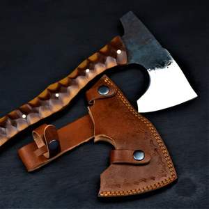 Hache Viking Longue Faite Main sur Mesure pour Bushcraft avec Tête en Acier Carbone Gravée et Fourreau en Cuir – Idéale pour le Camping en Plein Air et comme Cadeau - Product Image 5