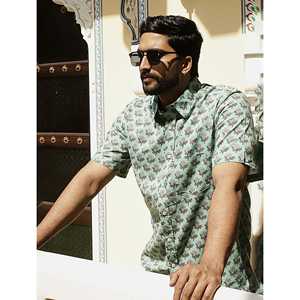 Camisa Casual de Manga Corta para Hombre con Estampado Floral Turquesa, 100% Algodón Popelina, Corte Entallado, Estilo Esmoquin - Product Image 2