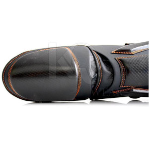 Protège-tibias en cuir pour le sport, design robuste, léger et durable, protection professionnelle, ajustement confortable pour l'entraînement au football et aux sports - Product Image 3
