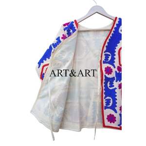 Dernière collection : Couette courte pour femme en coton 100% de haute qualité, écologique, matelassée, faite à la main, avec broderie Suzani et détails boutonnés, pour l'hiver - Product Image 5