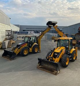 Chargeuse-pelleteuse sur pneus diesel JCB 3CX d'occasion de haute qualité, avec une forte capacité de travail, prix compétitif pour une qualité supérieure - Product Image 1