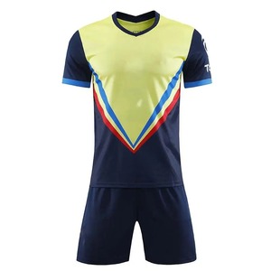 Maillot uniforme de football sublimé par conception rouge et noire et kit de football court de haute qualité/logo et taille de conception personnalisés - Product Image 1