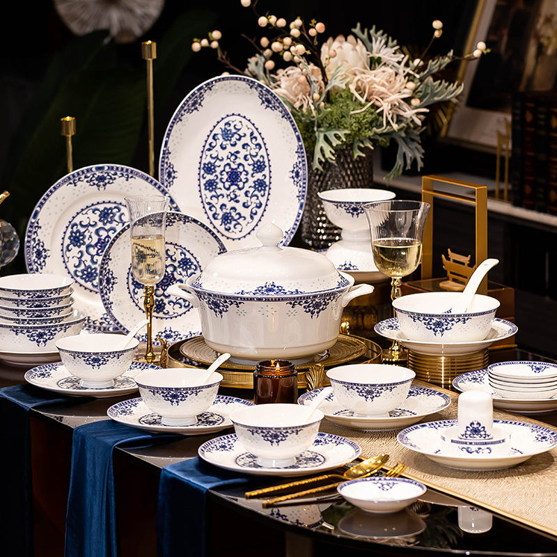Wholesale Bone China Luxury Dinnerware Set Blue and White Charger