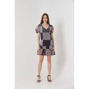 Vestido Topshow con Cuello en V y Estampado Floral Mixto, Manga Corta, Opciones al por Mayor - Product Image 4