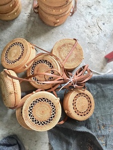 Elegante bolso cruzado de ratán tejido a mano, perfecto para el uso diario y accesorio de moda ecológico - Product Image 5