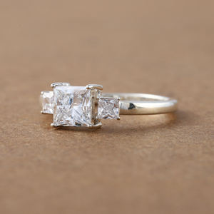 2,50 TCW Princess Cut Lab Grown Diamond Three Stone Setting Anillo de compromiso de platino lujoso Anillo de regalo para mujeres IGI - Product Image 6