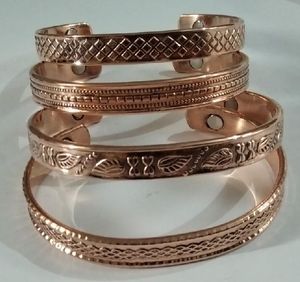 Bracelet manchette réglable en cuivre bijoux de thérapie magnétique faits à la main modernes avec des aimants bio d'Inde - Product Image 5