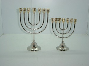 Fancy Royal Look Soporte de vela de menorah de latón de alta calidad Estilo moderno Candelabro de menorah judío dorado Candelabro religioso - Product Image 2