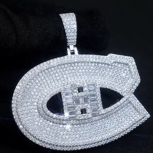 Pendentif diamant moissanite Acier inoxydable Style Hiphop glacé Design unique Pendentif diamant taille émeraude Bijoux pour hommes - Product Image 1