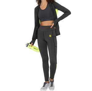 Chándal ligero con capucha para mujer de tendencia superior con logotipo personalizado transpirable disponible en diferentes tamaños y colores para el invierno - Product Image 4