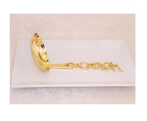 Ensemble de quatre cuillères en métal poli doré, ensemble de couverts de taille et de forme personnalisées pour les ustensiles de cuisine à la maison - Product Image 2