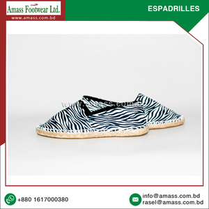 Alpargatas informales sin cordones de cuero plano de Color con logotipo personalizado Forro de tela de algodón transpirable Precio conveniente para el verano - Product Image 3