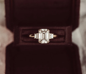 แหวนหมั้นเพชรโมอิส2.0CTW แท้สีเงิน925สีเงินแท้แหวนหมั้นประดับอัญมณีแบบบาแกตต์ด้านข้างที่เป็นเอกลักษณ์เครื่องประดับสำหรับวันครบรอบแต่งงานแหวนชั้นดี - Product Image 1