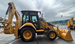 Retroexcavadora Usada con Motor CAT 426F2, Modelo 2022, Carga Nominal de 200 Toneladas, con Caja de Cambios y Rodamientos - Product Image 3