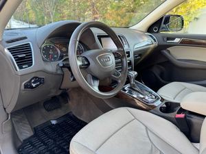 Q-5 2015 d'occasion en excellent état, transmission automatique 8 vitesses, transmission intégrale, 220 CV, 2L 14 2.OT, SUV noir, crossover, transmission automatique, à vendre - Product Image 2