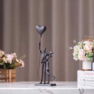 Las esculturas de pareja de metal más demandadas a menudo representan la unidad, el equilibrio y la armonía en las relaciones. - Product Image 6