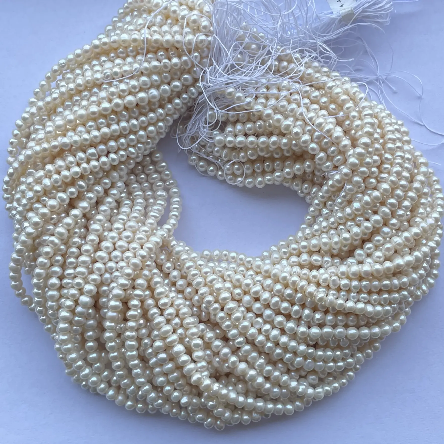 4 mm 5 mm Natürlicher weißer gelber Süßwasser-Perle Stein knopfförmige Perlenstrang Großhandel Edelstein Fabriklieferant Lockerperlen