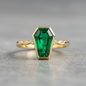 Bague fine en or jaune 18 carats personnalisée en forme de cercueil d'émeraude de style grec moderne pour mariages fêtes anniversaires - Product Image 4