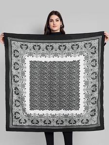 Tissu d'écharpe en satin doux imprimé sur mesure avec service de marquage OEM ODM pour le marketing promotionnel et les idées cadeaux - Product Image 3