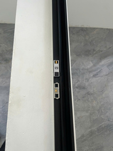 Fenêtre à battant en alliage d'aluminium à rupture de pont thermique 2026 avec verre trempé, design moderne pour villa, store enrouleur et ouverture à battant - Product Image 6