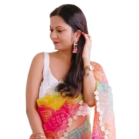 Hermoso Sari de seda de organza suave de Bollywood con estampado de Bandhej y borde de trabajo de Gota Moti en Sari con blusa blanca sin costuras