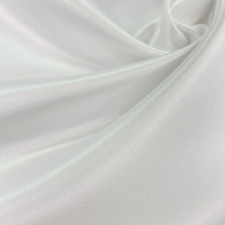 สีงาช้างอ่อน