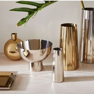 Vase à fleurs en métal élégant ajoute un charme intemporel aux intérieurs contemporains, idéal pour la décoration de table et les cadeaux lors de diverses occasions. - Product Image 2