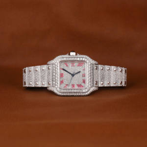 Reloj de lujo con diamantes de moissanita de corte redondo completamente helado con números romanos rosas clásicos cuenta con reloj de diamantes regalo para niñas - Product Image 1