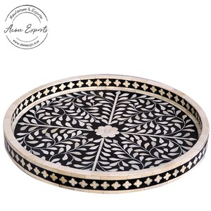 Bandeja de servicio de madera redonda elegante con Plato decorativo duradero de diseño negro perfecto para comedor y decoración del hogar - Product Image 1