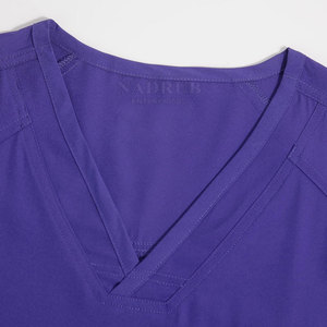 Traje exfoliante de material suave con aspecto profesional y sensación cómoda Traje exfoliante básico con ajuste clásico y diseño ligero - Product Image 3