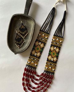 Collares de cuentas de semillas hechos a medida hechos de cuentas de semillas de vidrio con pendientes a juego ideales para reventa por diseñadores de joyas - Product Image 1