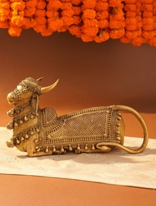 Statue d'Apsara en laiton élégante regardant dans un miroir, figurine artisanale pour la maison, le bureau, le temple, la table, pièce d'art décorative - Product Image 6