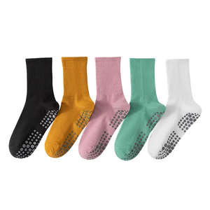 Chaussettes de sport pour hommes en coton épais de haute qualité, personnalisables avec logo et design, chaussettes de basketball tricotées avec logo personnalisé. - Product Image 1