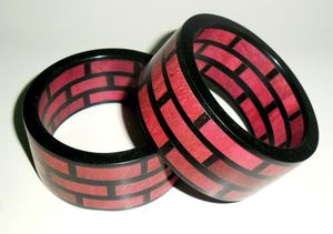 Anneau de serviette de mariage artisanal en résine à motif briques – Style classique, durable et écologique, formes personnalisables - Product Image 3