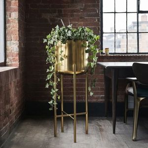 Ensemble de jardinières modernes et uniques en métal Design élégant et durable pour les intérieurs contemporains Idéal pour les pots de jardinières en plein air - Product Image 6