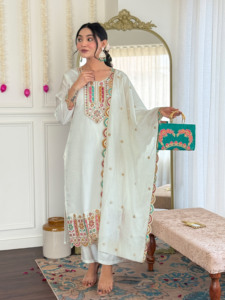 Pantalon Kurti blanc en tissu Viscose Chanderi traditionnel indien de haute qualité avec Dupatta pour l'exportation de travaux de broderie au meilleur prix - Product Image 2